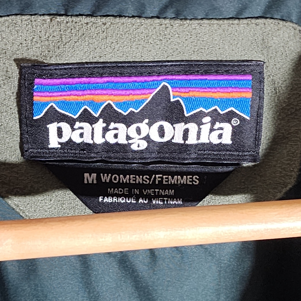 Patagonia Quilted Jacket in Olive Green - Picture 5 of 6